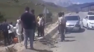 "Prius" с арабскими туристами попал в аварию, пассажиры пострадали  - ВИДЕО