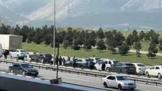 Bakıda QƏZA:  Beş avtomobil toqquşdu - VİDEO 