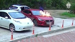 İçərisində uşaq olan avtomobil qəsdən yandırıldı  - FOTO - VİDEO
