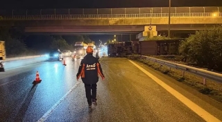 Azərbaycanəsilli sürücünün idarə etdiyi ətir daşıyan yük maşını aşdı - FOTOLAR