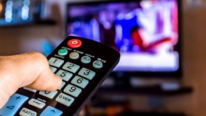 Tanınmış aparıcı yenidən efirə qayıdıb  - FOTO