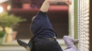 "Hyundai"ın sürücüsü oğlanı döydü - Telefon və qızılını oğurladı 