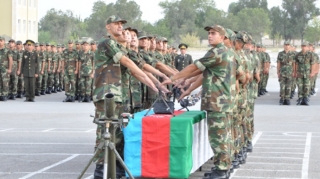 Hərbi hissələrdə andiçmə mərasimlərinə valideynlər buraxılmayacaq 