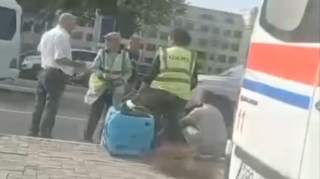 Bakıda kuryer qəza törətdi, yolda sıxlıq yarandı  - VİDEO