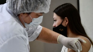 Vaksinasiyadan keçməyənlərin işdən çıxarılmasına başlanacaq