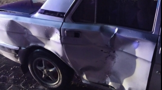 Bərdədə “VAZ-2107” yol kənarında dayanmış avtomobilə çırpıldı, sürücü... 