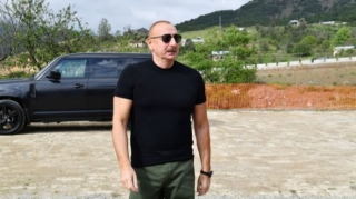 İlham Əliyev Daşaltı kəndinin yenidən qurulması ilə bağlı görüləcək işlərlə tanış olub - FOTO 