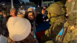 Sülhməramlıların qarşısında “Sarı Gəlin”i  oxudular  - VİDEO