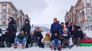 Kəlbəcərli uşaqların xizək keyfi - VİDEO