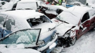 İsmayıllıda buz bağlayan yolda 7 avtomobil toqquşdu, yaralılar var 