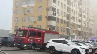 Bakıda yaşayış binasında yanğın - VİDEO 