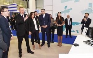 Prezident xanımı və qızları ilə “Bakutel-2018” sərgisində - FOTOLAR