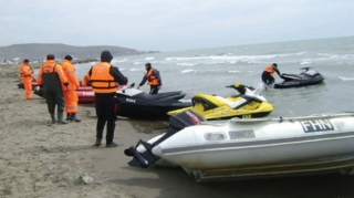 Dənizdə batma təhlükəsi ilə üzləşən 2 nəfər xilas edilib - FHN 