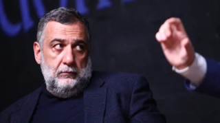 Erməni milyarder axtarışa verildi