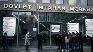 DİM-in açıqlaması yalan çıxdı - İmtahana gecikənlər çöldə qldı 