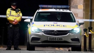 Ticarət mərkəzində silahlı atışma; 4 nəfər yaralandı 