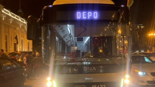 “BakuBus” MMC-yə məxsus avtobus qəzaya uğrayıb - FOTO 