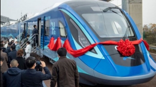 Китай запустил первый в мире экологичный пассажирский поезд