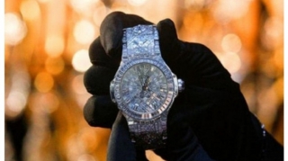 Bakıda avtomobildən 90 ədəd qol saatı oğurlanıb 