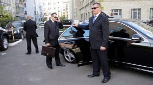 Mühafizəçisi olmayan nazirlərimiz varmı? – AÇIQLAMA