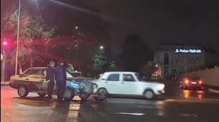 Gəncədə 2 avtomobil toqquşub - FOTO 