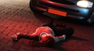 Qazaxda qadını avtomobil vurub