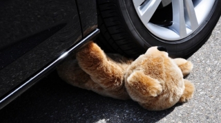 Xəzər rayonunda avtomobil 7 yaşlı uşağı vurdu