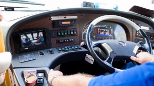 Şok görüntülər: sürücü sərnişinlə dolu avtobusda görün nə etdi.... - VİDEO