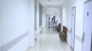 Koronavirus xəstəxanasından gizli görüntülər – “Nənəmə heç kim baxmır...” - VİDEO 