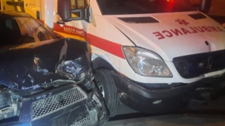 В Баку машина скорой помощи попала в ДТП: пострадал врач   - ФОТО