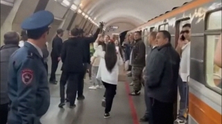 Оппозиционеры заблокировали движение метро в Ереване