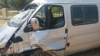 Goranboyda mikroavtobus qəzaya düşdü 