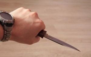 Qubada iki dost bir-birini bıçaqladı