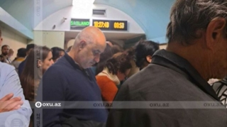 Metronun “Sahil” stansiyasında sərnişin sıxlığı yaranıb   - FOTO - YENİLƏNİB