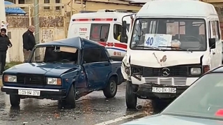 Sərnişin avtobusu ilə “VAZ” toqquşdu, bir nəfər yaralandı   - VİDEO