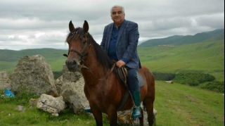 İcra başçısı sakinlərlə görüşə ATLA GETDİ    - FOTO