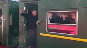 In Trampla danışıqlara zirehli qatarda gəldi - FOTO