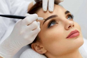 Bakıda qadın 700 manat verib tatu etmək istədi, xəsarət aldı