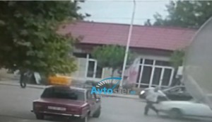 Ağdamda kişi yolu keçmək istədi, "07" belə vurdu - VİDEO