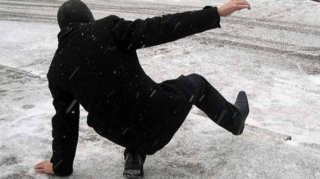 Cəlilabadda gün ərzində 4 nəfər buzlu yolda yıxılaraq travma alıb