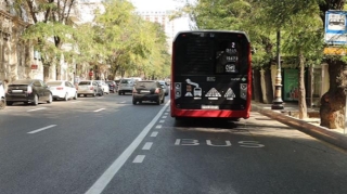 Daha bir küçədə avtobus zolağı təşkil edildi   - FOTO