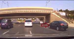 AP seriyalı avtomobilin sürücüsü kobud qayda pozdu - VIDEO