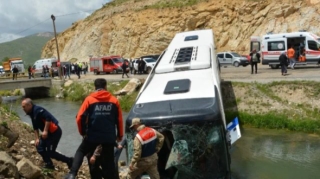 Türkiyədə sərnişin avtobusu dərəyə aşdı: Yaralılar var 