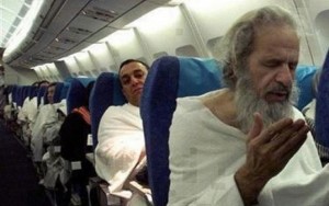 Sərnişin etdiyi duaya görə təyyarədən qovuldu