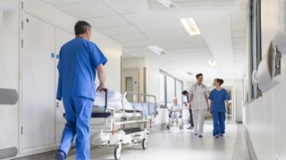 Göygöl sakini kəsici alətlə xəsarət aldı 