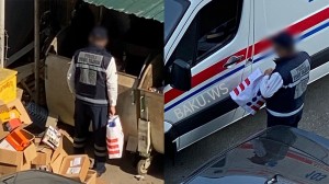 Bakıda təcili yardım maşınının sürücüsü zibil qutularını eşələyir  - VİDEO