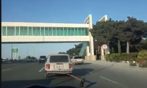 Aeroport yolunda ölüm saçan avtomobil - VİDEO