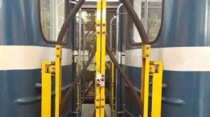 27 yaşlı oğlan iki qatarın arasında qalaraq ölüb