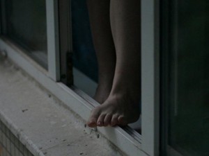 70 yaşlı qadın özünü 5-ci mərtəbədən atıb - Bakıda