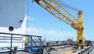 “Zülfi Hacıyev” kran gəmisi təmirə qaldırıldı - FOTO